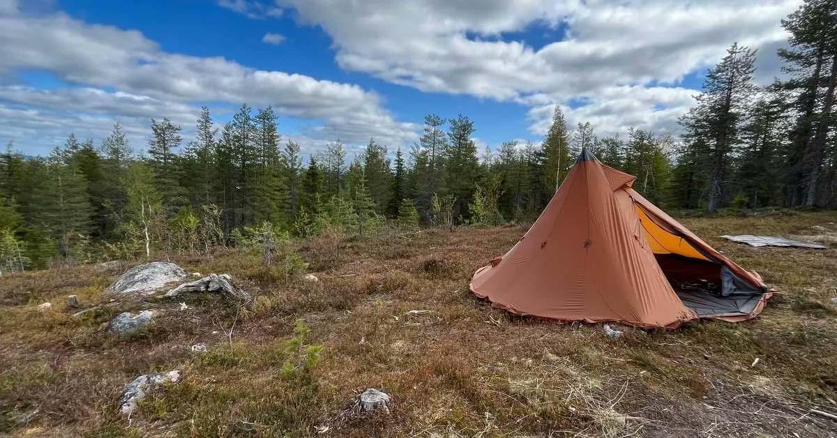 OH8STN's tweet photo. One can't just throw money at finding a solution. It takes getting out there to see what works! That said, it's taken years to get here, but asynchronous data, shelter & portable power are my strongest assets in this off-grid field radio journey.
#hamrafio #offgrid https://t.co/Xayhfhw3x6