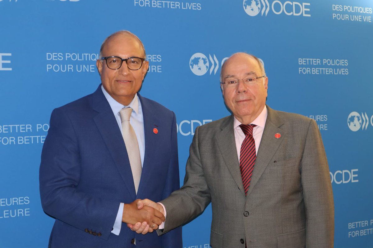 Em reunião à margem da Mini-ministerial da OMC, o Ministro Mauro Vieira discutiu aspectos da relação econômico-comercial bilateral com o Ministro Encarregado de Relações Comerciais e Ministro dos Transportes de Singapura, S. Iswaran. 🇧🇷🇸🇬