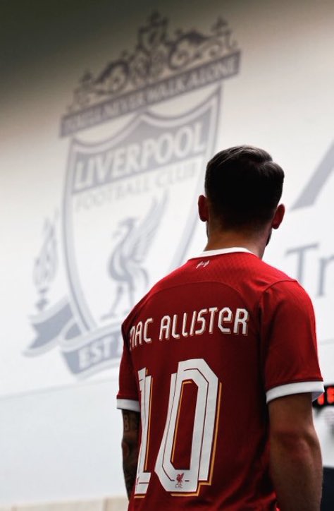 Liverpool confirma oficialmente a contratação do novo camisa 10