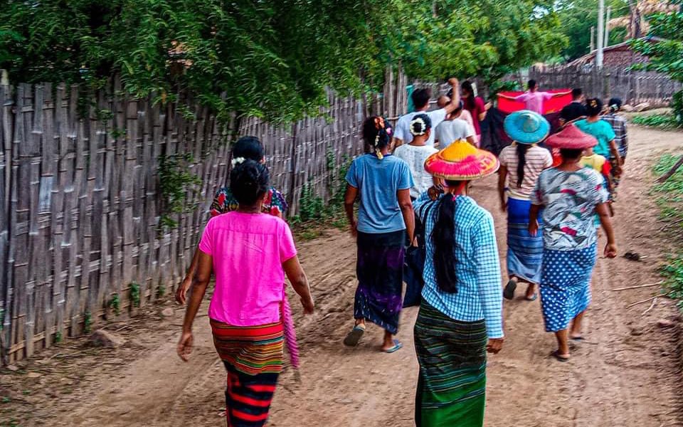 KYITHAR95368969's tweet photo. Pro-democracy people from #LetPaDaungTaung area, #Salingyi Twp, regularly gathered and joined demonstration to eliminate the #MilitaryDictatorship on Jun8.

#2023Jun8Coup        
#AcceptNUGRejectMilitary           
#WhatsHappeningInMyanmar https://t.co/3ZKcv0SKNP