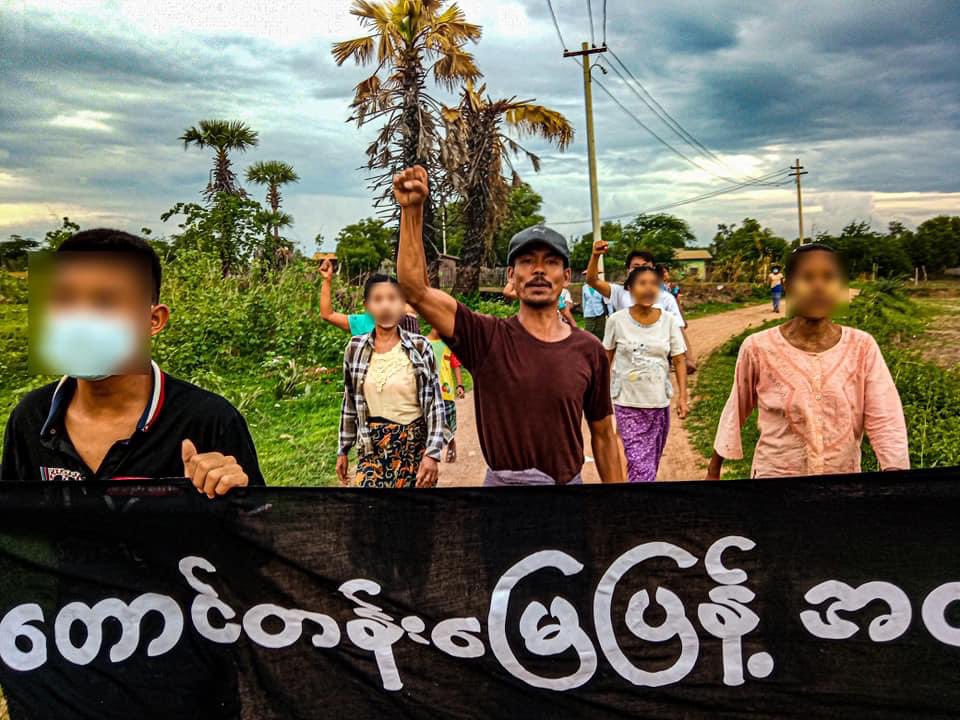 KYITHAR95368969's tweet photo. Pro-democracy people from #LetPaDaungTaung area, #Salingyi Twp, regularly gathered and joined demonstration to eliminate the #MilitaryDictatorship on Jun8.

#2023Jun8Coup        
#AcceptNUGRejectMilitary           
#WhatsHappeningInMyanmar https://t.co/3ZKcv0SKNP