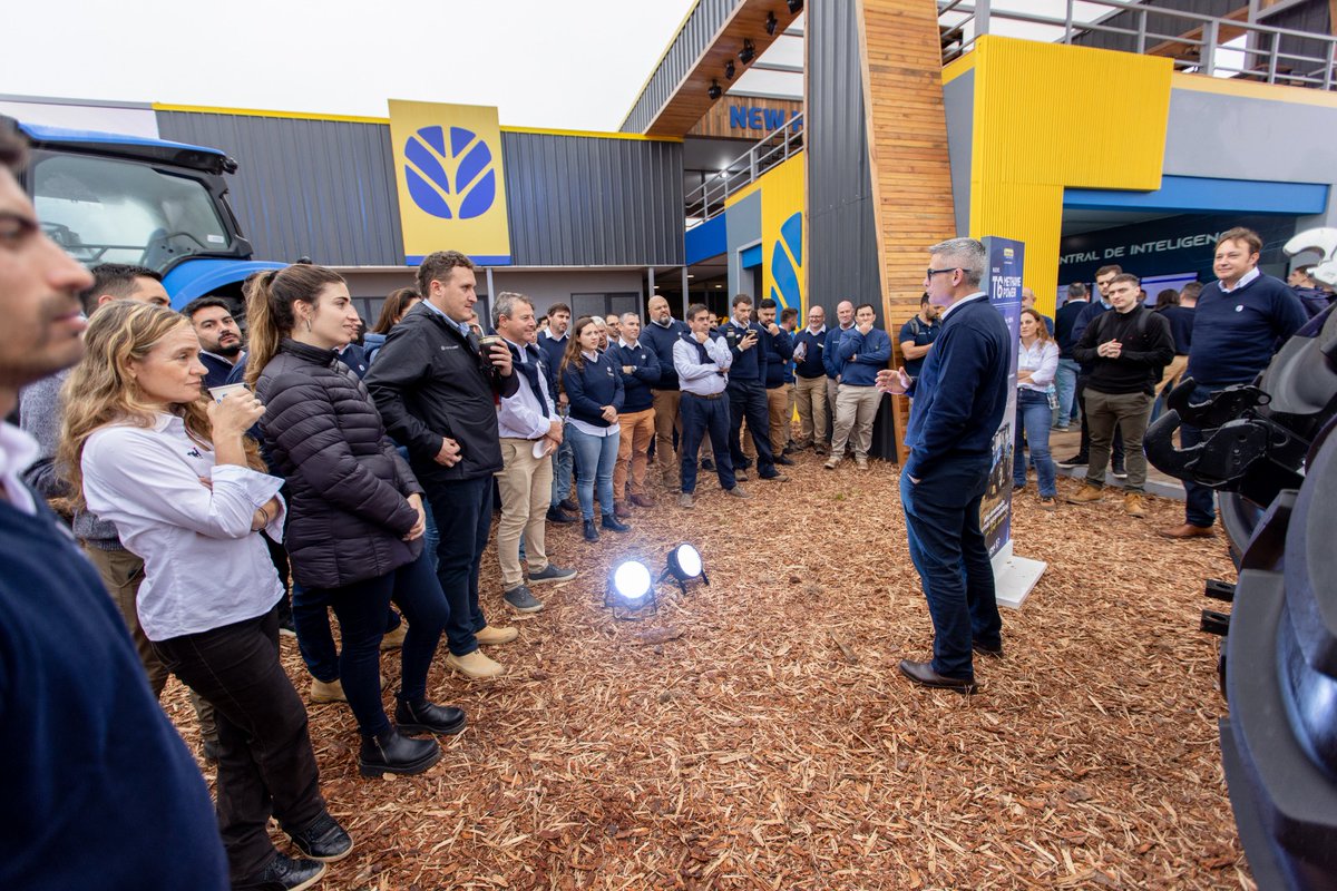 GrossoTractores's tweet photo. 🙌¡Así vivimos el primer día en @agroactiva 2023!
Te esperamos hoy para compartir una nueva jornada junto a nosotros 💛💙
.
#NewHolland #EnTodoMomento #Agroactiva2023 https://t.co/0B3sDW8lY2