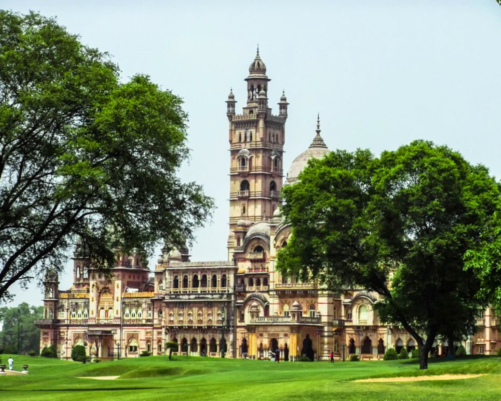 FPSVadodara's tweet image. Unveiling the epitome of class and grandeur, Laxmi Vilas Palace is a testament to timeless beauty.

#TimelessClass #PalatialSplendor #LaxmiVilasPalace #CityAttractions #VadodaraDiaries #TouristAttraction #Gujarat #Vadodara #FourPointsbySheratonVadodara