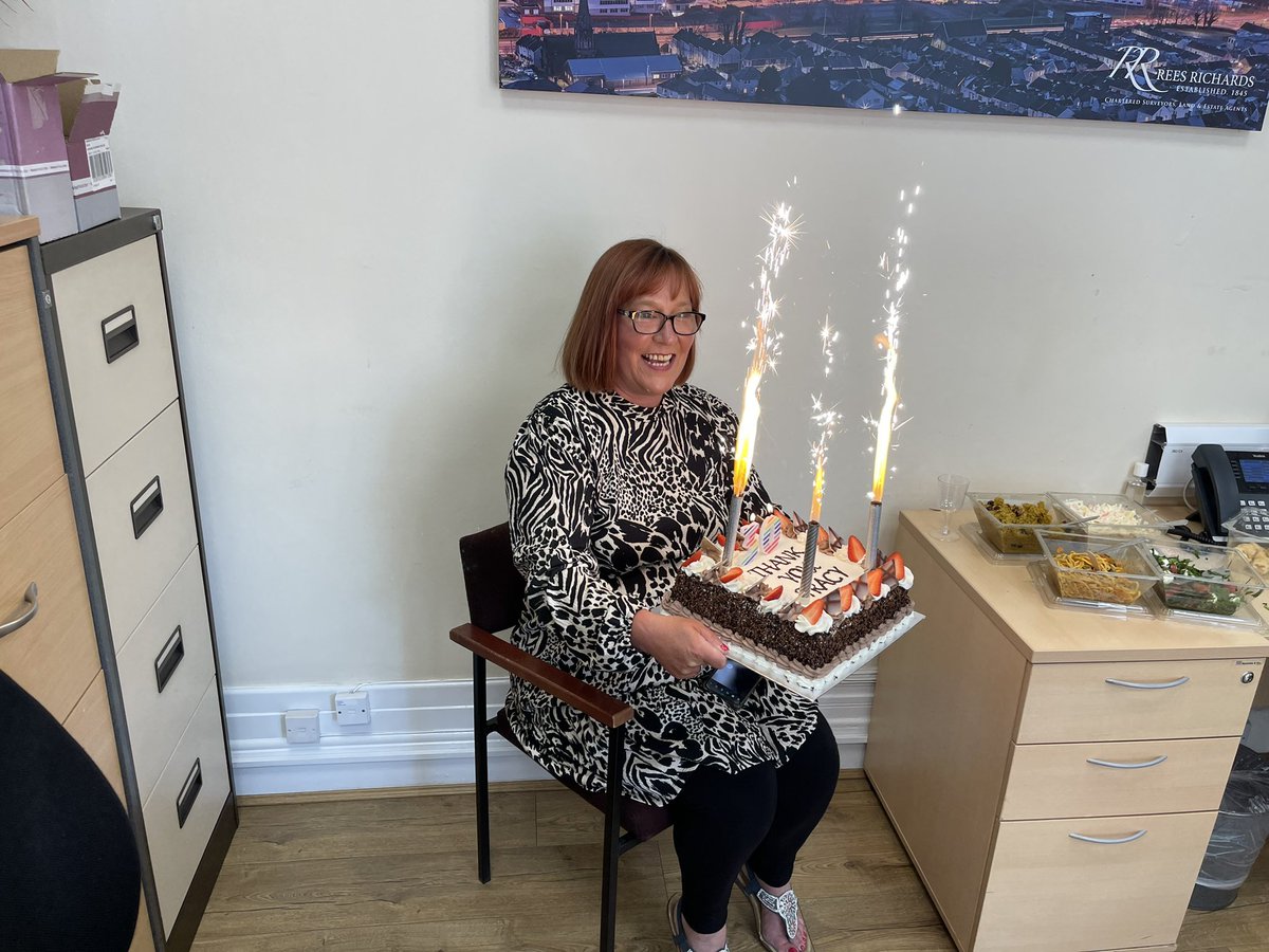 ReesRichards's tweet photo. 🎊CELEBRATIONS🥳
Congratulations to Tracy for celebrating 3️⃣0️⃣ years service at our Swansea Office🥂🍾 https://t.co/Q5zwmUW8RO