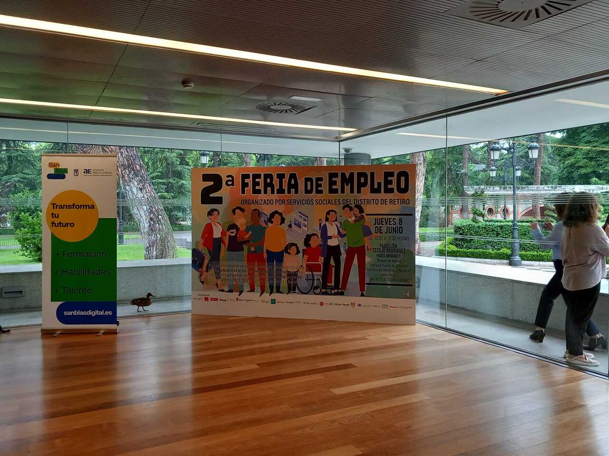 JMDretiro's tweet photo. #Retiro celebra su II Feria de Empleo en el pabellón de Cecilio Rodríguez, con gran afluencia de público. Una oportunidad para quienes necesitan empleo o mejorar el que tiene actualmente y conectar con empresas que buscan talento y capacidades para desarrollar sus actividades. https://t.co/WfltEbdyfb