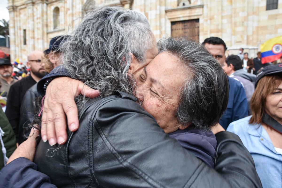 PizarroMariaJo's tweet photo. Ayer vivimos una hermosa jornada, llena de colores, música y alegría. Gracias Bogotá, a los municipios y departamentos en todo el país que marcharon junto al gobierno del Cambio. Al @PactoCol lo votó la gente, a las reformas las acompañan las calles #LaMarchaDePetroEs #FelizJueves @petrogustavo