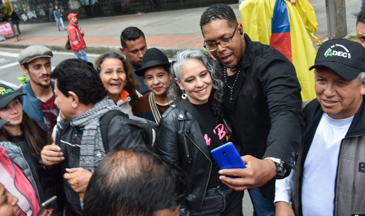 PizarroMariaJo's tweet photo. Ayer vivimos una hermosa jornada, llena de colores, música y alegría. Gracias Bogotá, a los municipios y departamentos en todo el país que marcharon junto al gobierno del Cambio. Al @PactoCol lo votó la gente, a las reformas las acompañan las calles #LaMarchaDePetroEs #FelizJueves @petrogustavo