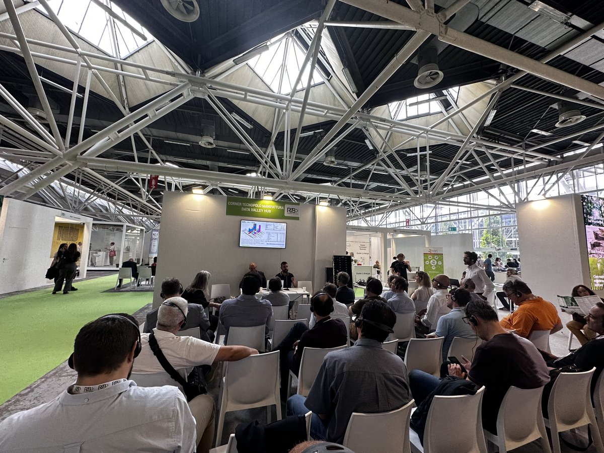 Cineca1969's tweet photo. Proseguono le presentazioni Cineca a #R2B.

High performance computer: architetture, algoritmi, connettività

@MirkoCestari CINECA
Stefano Zani @INFN_ -CNAF

Modera @laledha, @Arter_ER 

https://t.co/lrvwgLJczo

https://t.co/1iOXJN2RQO https://t.co/K1DWJWzeC4