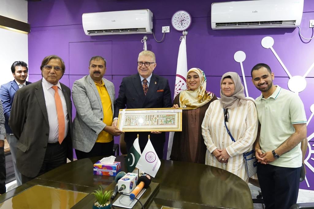 Lahor/Pakistan;
Bendenizin İsminin verildiği Superior Üniversitesi Araştırma Hastahanesinin açılışını yaptık. Üniversitenin Başkanı Vefakar Kardeşim Abdurrahman Rahman’a çok teşekkür ediyorum,
⁦<a href="/bilkolejleri/">BİL Koleji</a>⁩ ⁦@csuedutr⁩ ⁦<a href="/IAUKampus/">İstanbul Aydın Üniversitesi</a>⁩ <a href="/hamzreh/">Hamza Rehman Chaudhry</a>