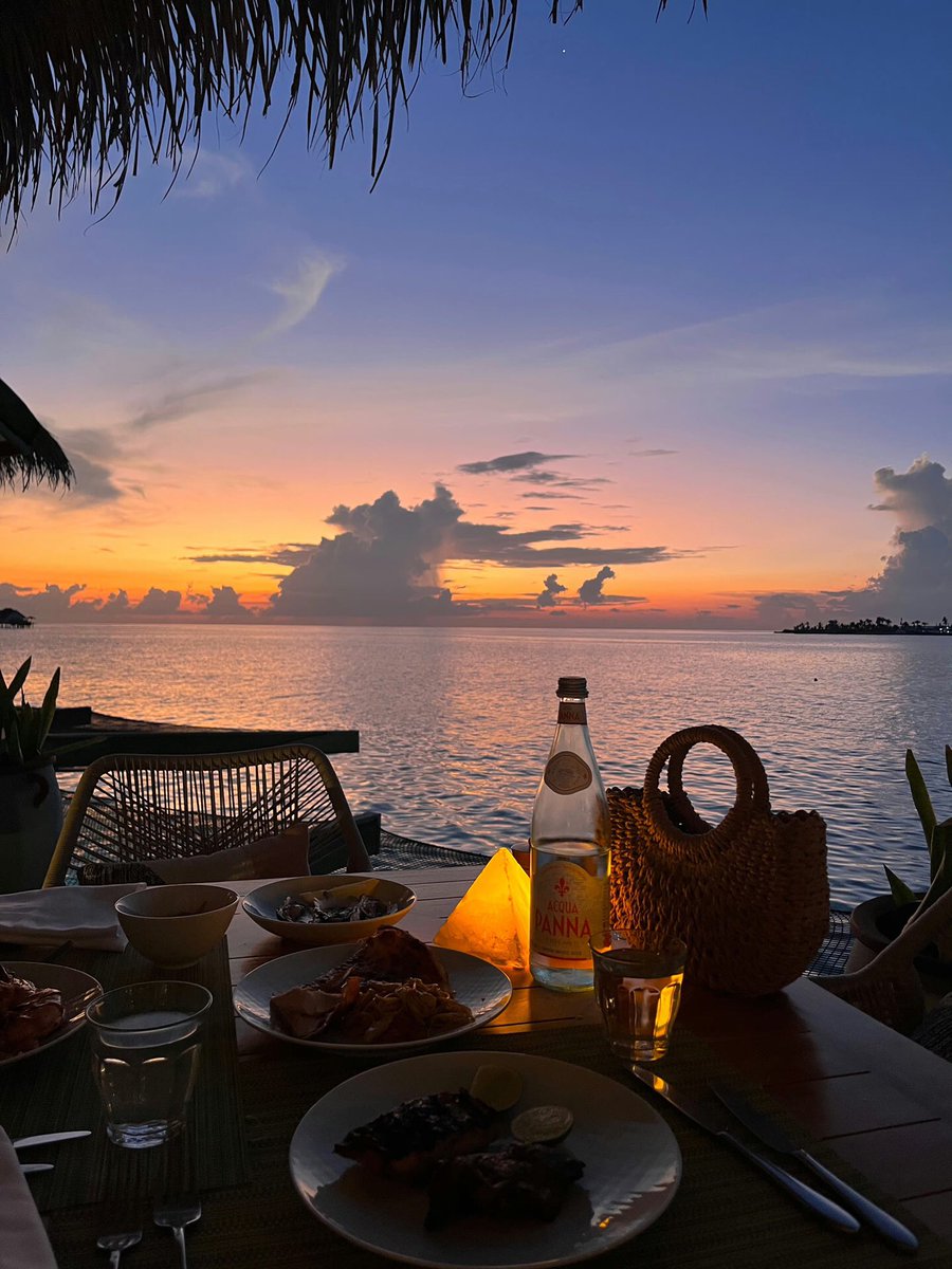 Peace 🌸 Sunset ⛱️