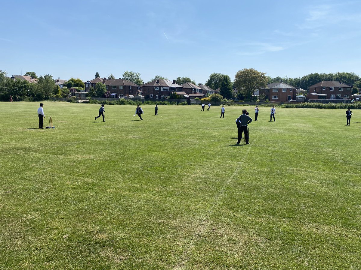 ExCurricHeys's tweet photo. Lovely day for some lunchtime partners cricket ���� https://t.co/tklrdMnuk6