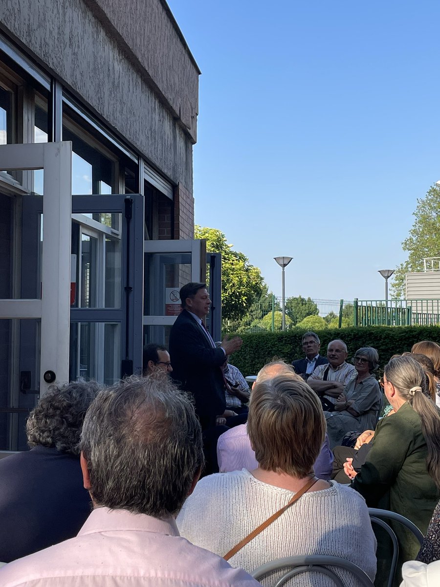 LRcirco7710's tweet photo. 👥 Soirée débat 

🇺🇦 Hier soir, nous étions réunis à @VilleChelles à l’occasion d’une soirée débat sur les enjeux de défense et la situation en Ukraine. https://t.co/VkvIkBVy9K