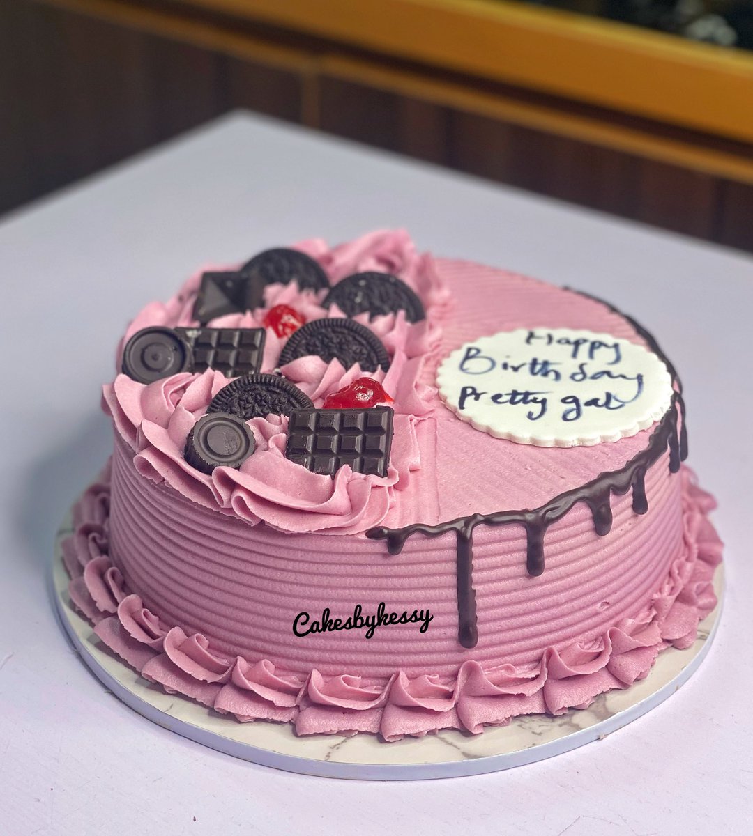 Do you know we have ready to go cakes everyday?

Now you know 
Don’t forget to send us a Dm 
Available for 10,500 only 

Call or WhatsApp 08137774008
#enugutwitter #enugu #baker