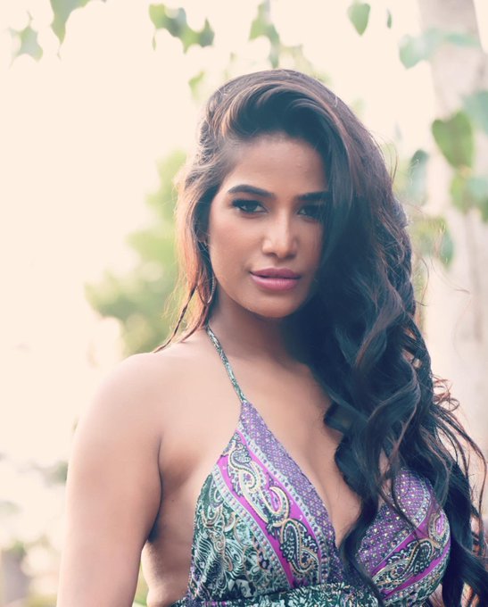 You will never grow if you have to mourn every leaf that falls. https://t.co/DjTTEe38Ez