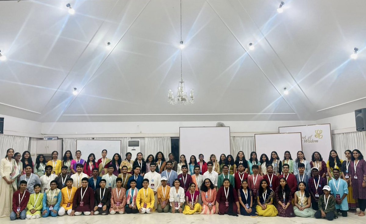 DexterityGlobal's tweet photo. 20+ states. 30+ languages. From Dhoti Kurta to Mekhela Chador - DexSchool Class of 2023 truly represented the United Colours of Bharat. Class of ‘23, congratulations on your graduation! May you remain rooted in our culture and values as you strive to lift India up! #GoDexters✨❤️ https://t.co/4qb3eOHZuD