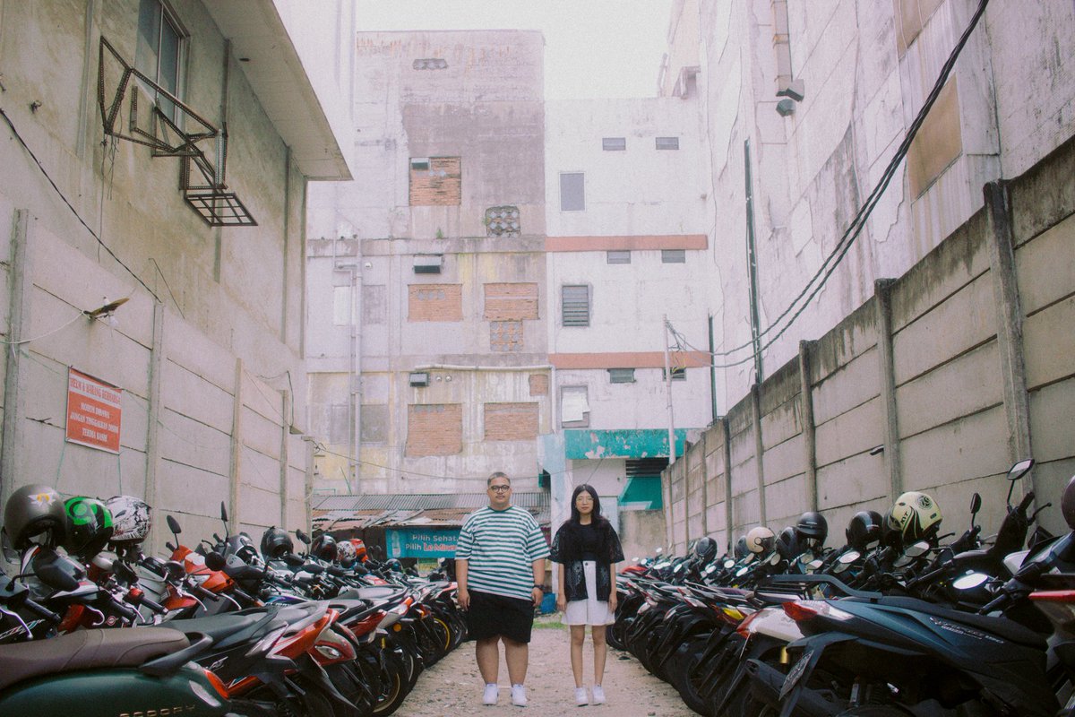 SoQ__'s tweet photo. foto prewed tapi di parkiran.

nostalgia preset by @govoes https://t.co/Aw5t3IRgKs