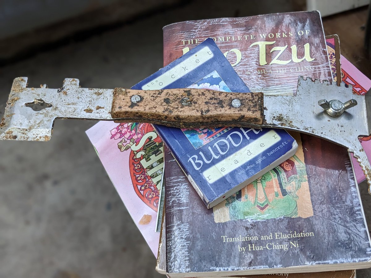 BobBobBob1's tweet photo. #Beekeeping tools. https://t.co/rNt7ZgjzWV