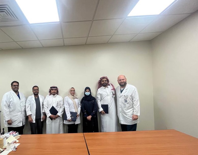 IAUdent's tweet photo. انهى خريجو و خريجات كلية #طب_الأسنان عرض الحالات العلاجات ضمن مقرر طب الأسنان الشامل  

كل الشكر والتقدير للجنة المحكمين الخارجية:

د. هيثم جاها، استاذ مساعد علاج لب الأسنان  من جامعة أم القرى. 

د. حاتم القرني، استاذ مساعد الاستعاضة السنية و الوجه و الفكين من جامعة الملك سعود بن عبدالعزيز للعلوم الصحية.

د. هاجر الدليجان، استاذ مساعد امراض و جراحة اللثة و رزاعة الأسنان من جامعة الملك سعود. 

لجهودهم المبذولة خلال عروض الحالات العلاجية النهائية لطلبة السنة السادسة.

كما نشكر د. أمل عسيري مشرفة المقرر و د. مشالي الشريف رئيس قسم تعليم طب الأسنان