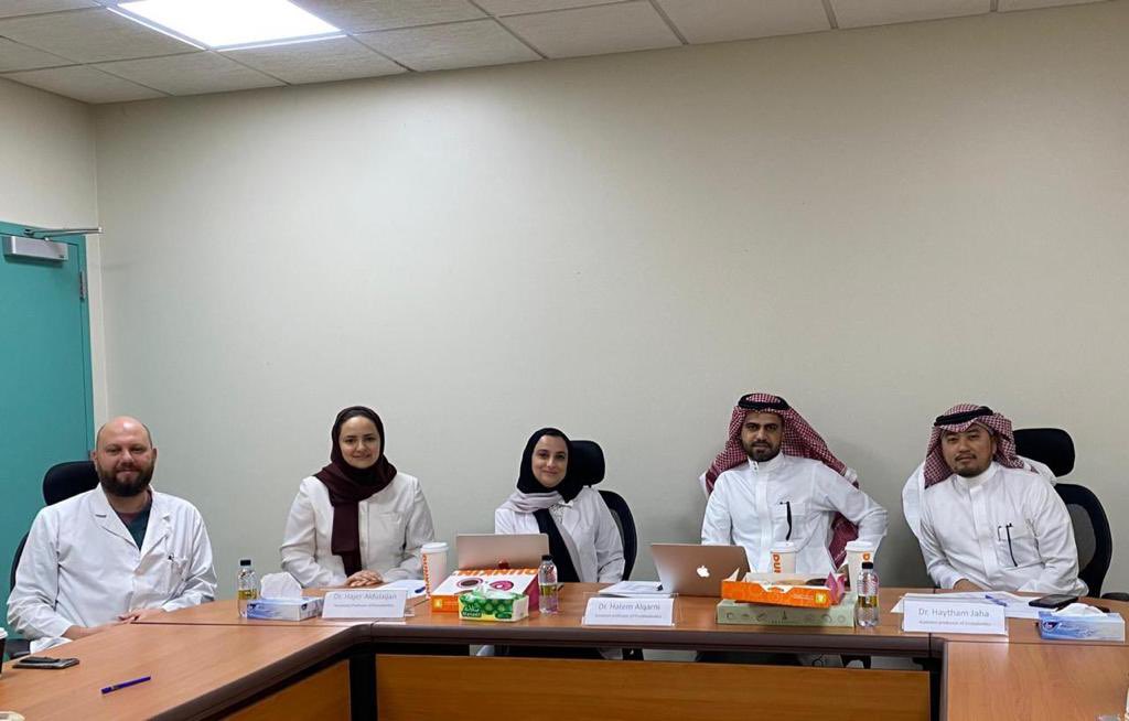 IAUdent's tweet photo. انهى خريجو و خريجات كلية #طب_الأسنان عرض الحالات العلاجات ضمن مقرر طب الأسنان الشامل  

كل الشكر والتقدير للجنة المحكمين الخارجية:

د. هيثم جاها، استاذ مساعد علاج لب الأسنان  من جامعة أم القرى. 

د. حاتم القرني، استاذ مساعد الاستعاضة السنية و الوجه و الفكين من جامعة الملك سعود بن عبدالعزيز للعلوم الصحية.

د. هاجر الدليجان، استاذ مساعد امراض و جراحة اللثة و رزاعة الأسنان من جامعة الملك سعود. 

لجهودهم المبذولة خلال عروض الحالات العلاجية النهائية لطلبة السنة السادسة.

كما نشكر د. أمل عسيري مشرفة المقرر و د. مشالي الشريف رئيس قسم تعليم طب الأسنان