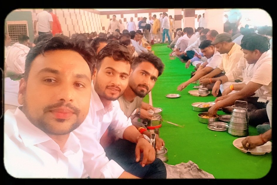 tanujsangar94's tweet photo. आज #केंद्र_सरकार में मोदी जी के 9 वर्ष पूर्ण होने पर कस्बा छर्रा में आयोजित #वरिष्ठ_कार्यकर्ता_टिफिन बैठक कार्यक्रम में मा0 #विधायक_छर्रा ठा0 रवेन्द्र पाल सिंह जी व #हाथरस_सांसद राजवीर सिंह दिलेर का मार्गदर्शन प्राप्त हुआ
#tanujsangarbjp #Modi #Yogi  #Aligarh #UP81 #9YearSeva https://t.co/dKdXi2p4L2