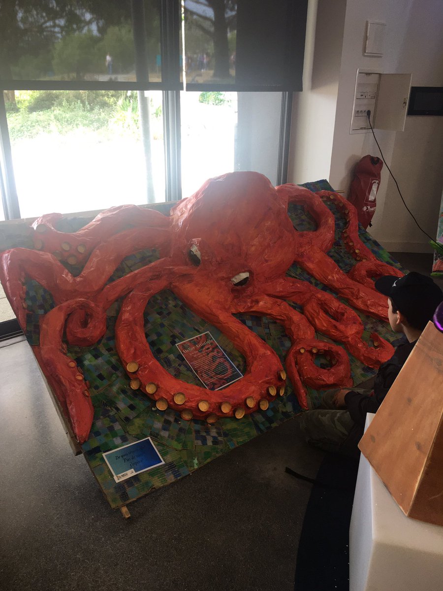 JulienBouzeloc's tweet photo. #JRASE @Oceanopolis_ : en plus des représentations finales, les classes participantes nous proposent des productions très variées et intéressantes, qui mélangent sciences, arts et sensibilisation #EDD ! Visible de tous les visiteurs , dans le pavillon événementiel ! https://t.co/69xNrs3PHF