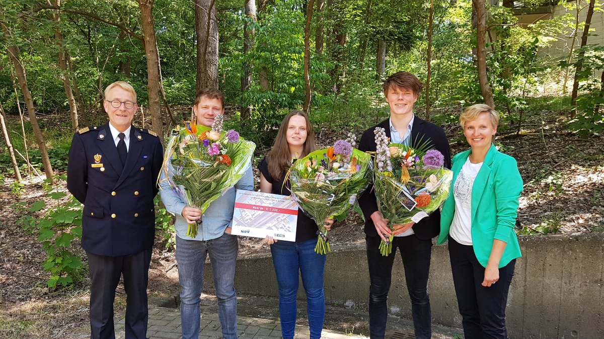 Met een scriptie over de invloed van houteigenschappen op het brandgedrag van hout heeft Daphne Dechering de NIPV-VVBA-scriptieprijs 2023 gewonnen. Van harte gefeliciteerd!  #FSS2023