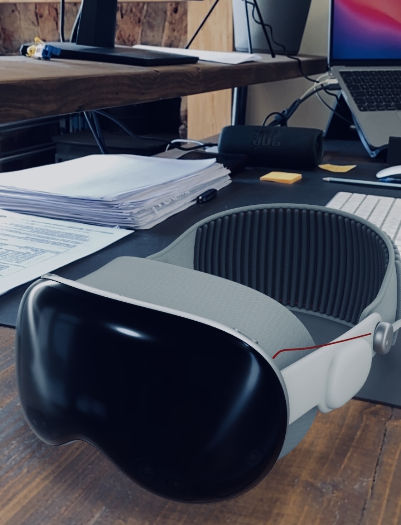 jamescwatson's tweet photo. Fits in so well! 👍🍏 #VisionPro #Apple #AR 😉 https://t.co/DUZHpiMlae