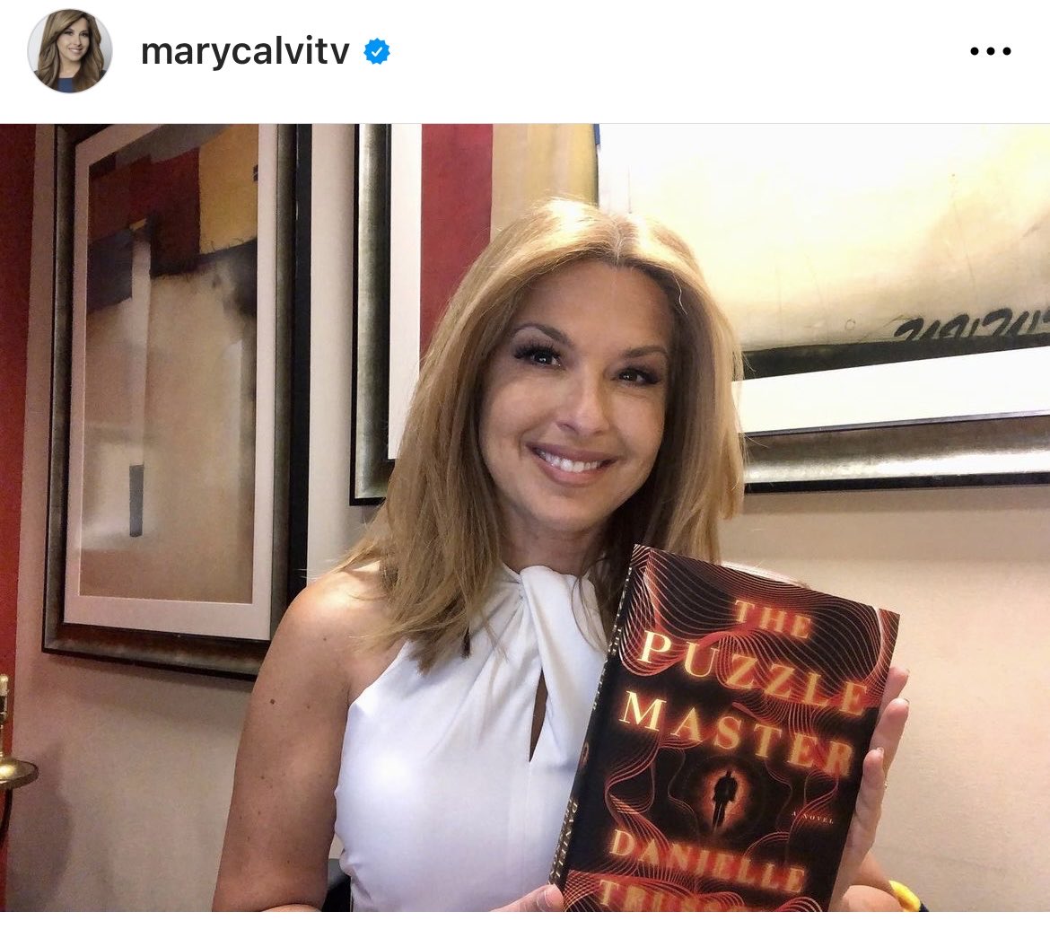 Look at the gorgeous @MaryCalviTV with my book #clubcalvi 🧩🧩🧩