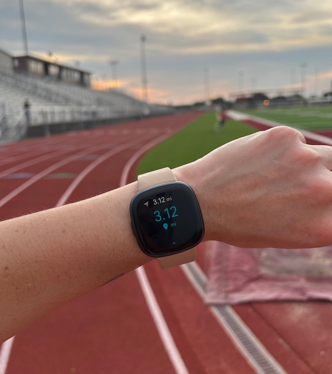 In my sunrise era. A run with a beautiful morning sky is my favorite way to start my day. Anyone else a sucker for a good sky picture? LOL All the feels. 🩵☁️☀️✨ #goodmorning #sunrise #morningsky #morningmotivation #run #runner #running #runningmotivation #runhappy #trackrun