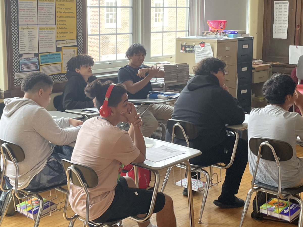 PerryWhs's tweet image. @WeehawkenTSD in ELA 9 students demonstrate their understanding of #LordoftheFlies by putting Ralph on trial for voluntary manslaughter. Jack is next.
#WeeLearn @AutumnPetronzio @RobFerullo4 @FAmato53 @bcalligy @MissRhodes20 @EricCrespoEDU