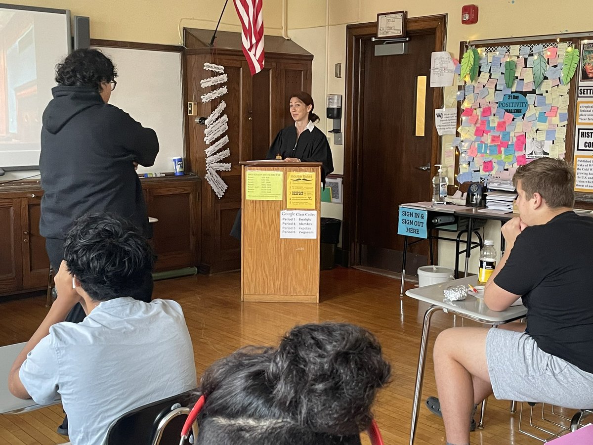 PerryWhs's tweet image. @WeehawkenTSD in ELA 9 students demonstrate their understanding of #LordoftheFlies by putting Ralph on trial for voluntary manslaughter. Jack is next.
#WeeLearn @AutumnPetronzio @RobFerullo4 @FAmato53 @bcalligy @MissRhodes20 @EricCrespoEDU