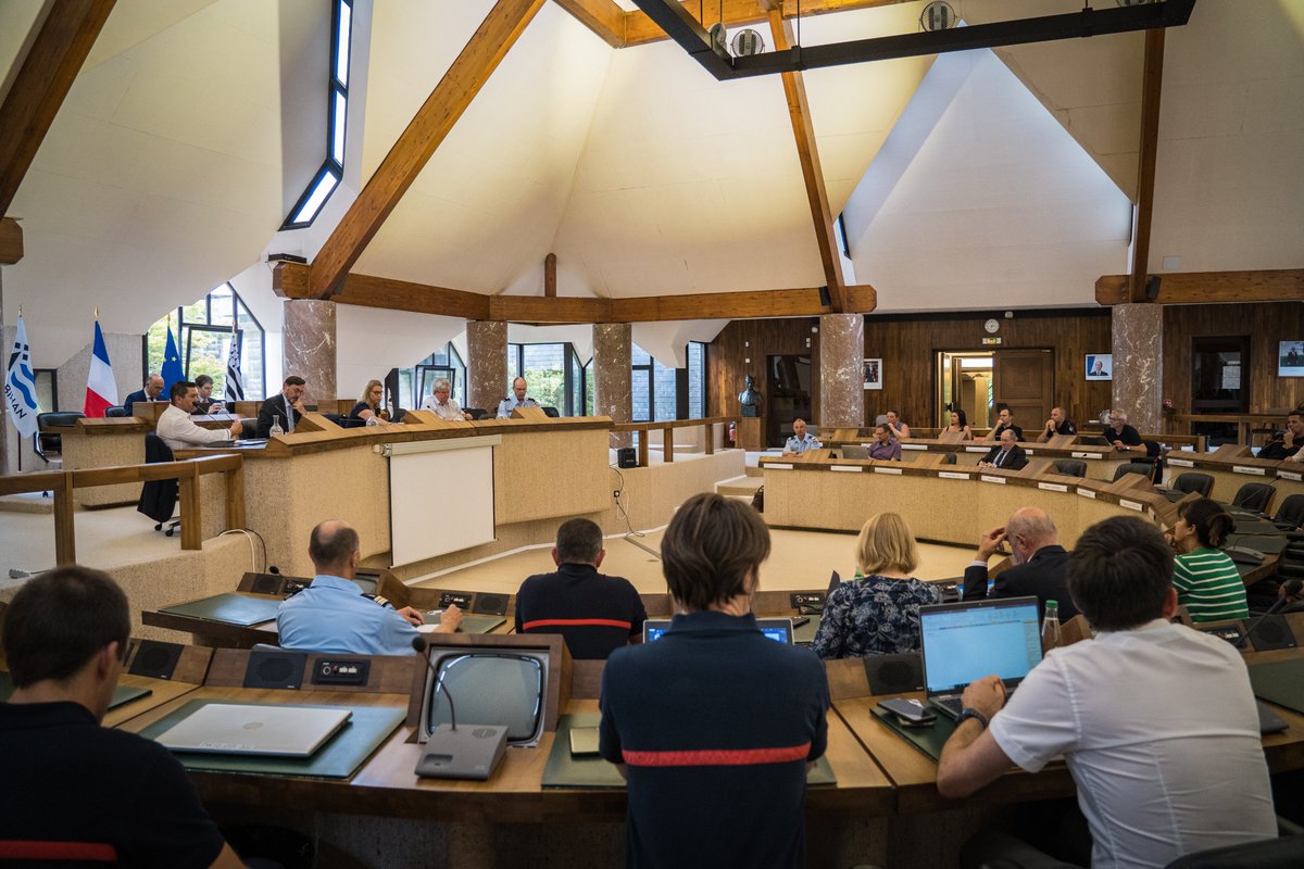 Sapeurs-Pompiers du Morbihan - SDIS 56 (@pompiers_56) on Twitter photo #VieDuSDIS | Conférence "Perspectives départementales" dans le cadre de la refonte du #SDACR, en présence du <a href="/Prefet56/">Préfet du Morbihan🇫🇷🇪🇺</a>, de la 1e vice-présidente du <a href="/morbihan_fr/">Département du Morbihan</a> et du président de <a href="/AMFMorbihan/">AMF du Morbihan</a> afin :
➡️d'identifier les projets, évolutions et enjeux
➡️de connaître les orientations #VieDuSDIS | Conférence "Perspectives départementales" dans le cadre de la refonte du #SDACR, en présence du <a href="/Prefet56/">Préfet du Morbihan🇫🇷🇪🇺</a>, de la 1e vice-présidente du <a href="/morbihan_fr/">Département du Morbihan</a> et du président de <a href="/AMFMorbihan/">AMF du Morbihan</a> afin :
➡️d'identifier les projets, évolutions et enjeux
➡️de connaître les orientations