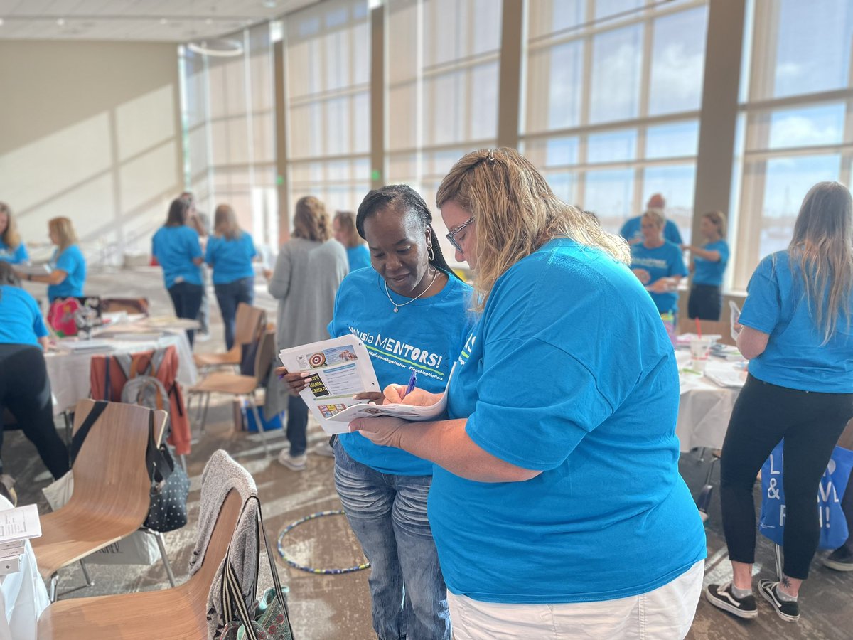 volusiaschools's tweet image. It’s another high energy morning at Day 2 of @VolusiaLEADS’ Summer Mentor Academy! ⛱️📚🕶️ Our VCS Teachers are excited to teach, lead, and support one another! #MentoringMatters #TeachingMatters #RelationshipsMatter @VolusiaRecruits