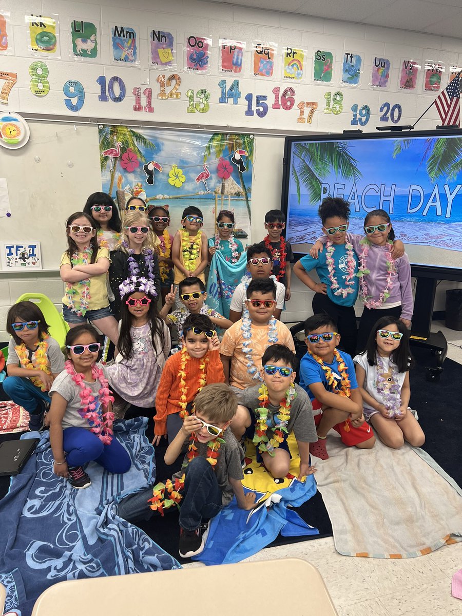 MrsHendricks1st's tweet photo. Ready for a Wildcat summer 💙💛 https://t.co/klqyrk0ltE
