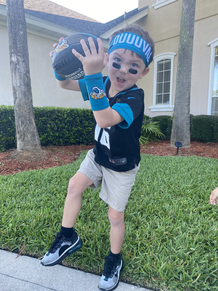 JRP_3636's tweet photo. Sports Day at school - thanks for being a great role model for fans of all ages @Trevorlawrencee 
🐐🩵🏈🐆 #DUUUVAL https://t.co/UqKjraDTqW