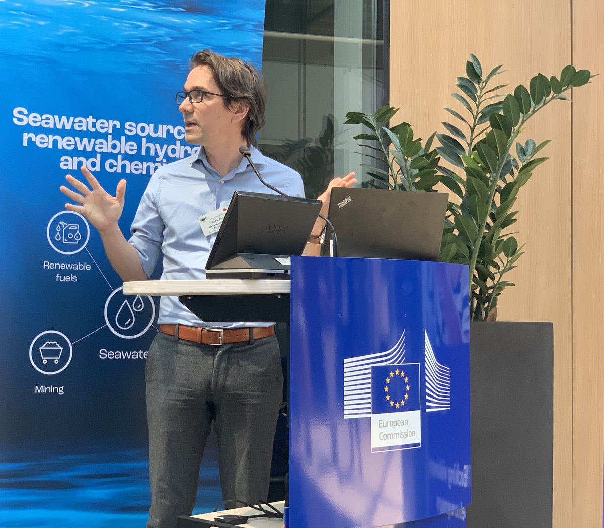 anemel_eu's tweet photo. It's time for project pitches! Thanks @EuroTechUA for organising this session, with speakers including Cédric Tard, Antonino Arico, and our own @anemel_eu coordinator Pau Farràs from @uniofgalway 💚🌊 Many ideas showcasing the state-of-the-art in seawater sourcing! 🤔 https://t.co/5eZxPB7f2N