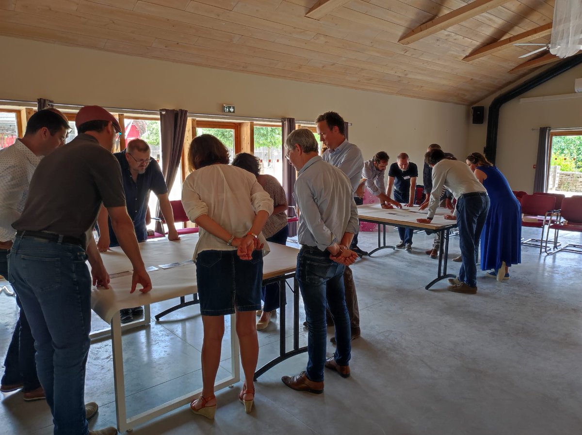 Vinseoccitanie's tweet photo. Attention ! #Fresqueduclimat en cours ! 
Innovation et intelligence collective 🧠🧠🧠 au service de la lutte contre le #changementclimatique 🌡. Faire partie d'un mouvement de transformation positive, c’est à l’#AGVINSEO2023 grâce à @diam_cork et @vivelys_boise !
@Vinseoccitanie https://t.co/f68E0jBxAX
