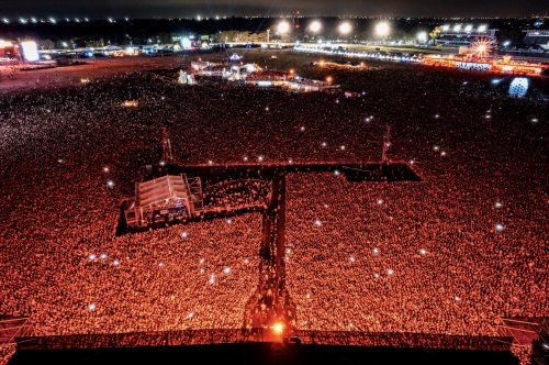 m4rti_a's tweet photo. bue las swifties tienen una r peli de q van a la guerra y re q es un campo con un limite de capacidad y encima dividido, este campo si fue de terror q dejó traumas hasta chicas con las costillas fisuradas LITERALMENTE https://t.co/Lyr8li5Q43