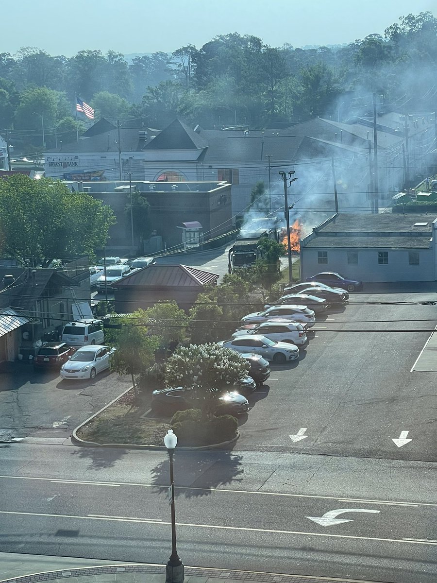 HomewoodALFire's tweet photo. Crews are on scene of a garbage truck fire in the 1900 block of 28th Ave. https://t.co/Xrjb4taEpG