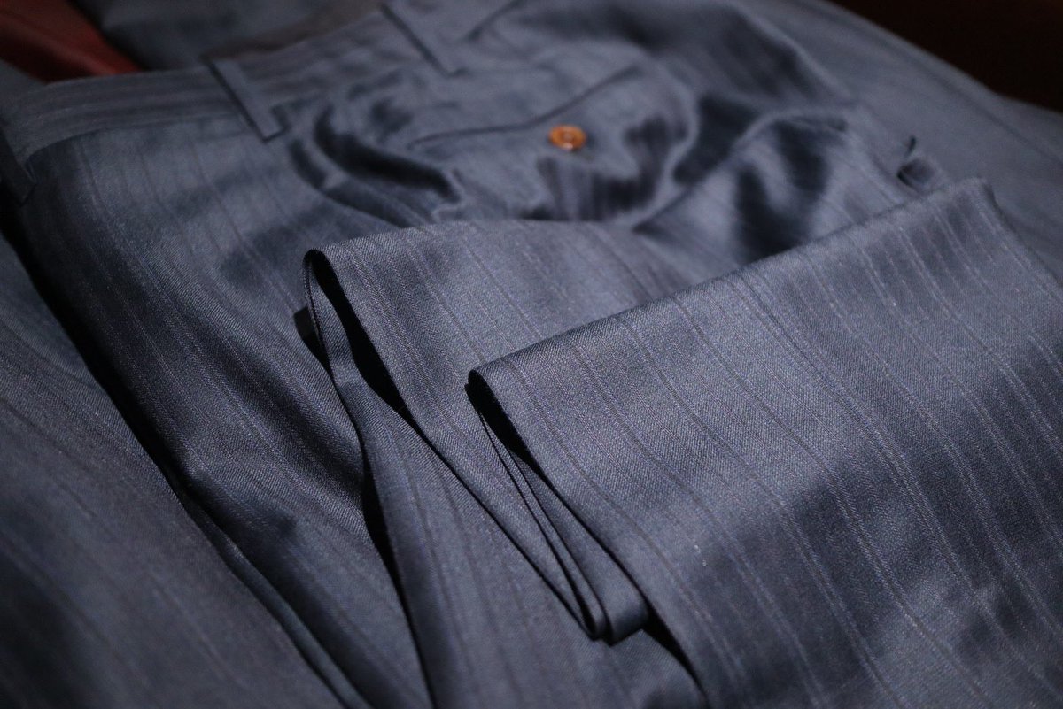 VOGAstaff's tweet photo. Zegna(ゼニア)の生地でオーダースーツ🪡
仕立てはこだわりのセミハンドメイドBLACK LINE仕立てで特別な1着を😌
#オーダースーツ #ゼニア
 #京都 https://t.co/vEVxw8raCC