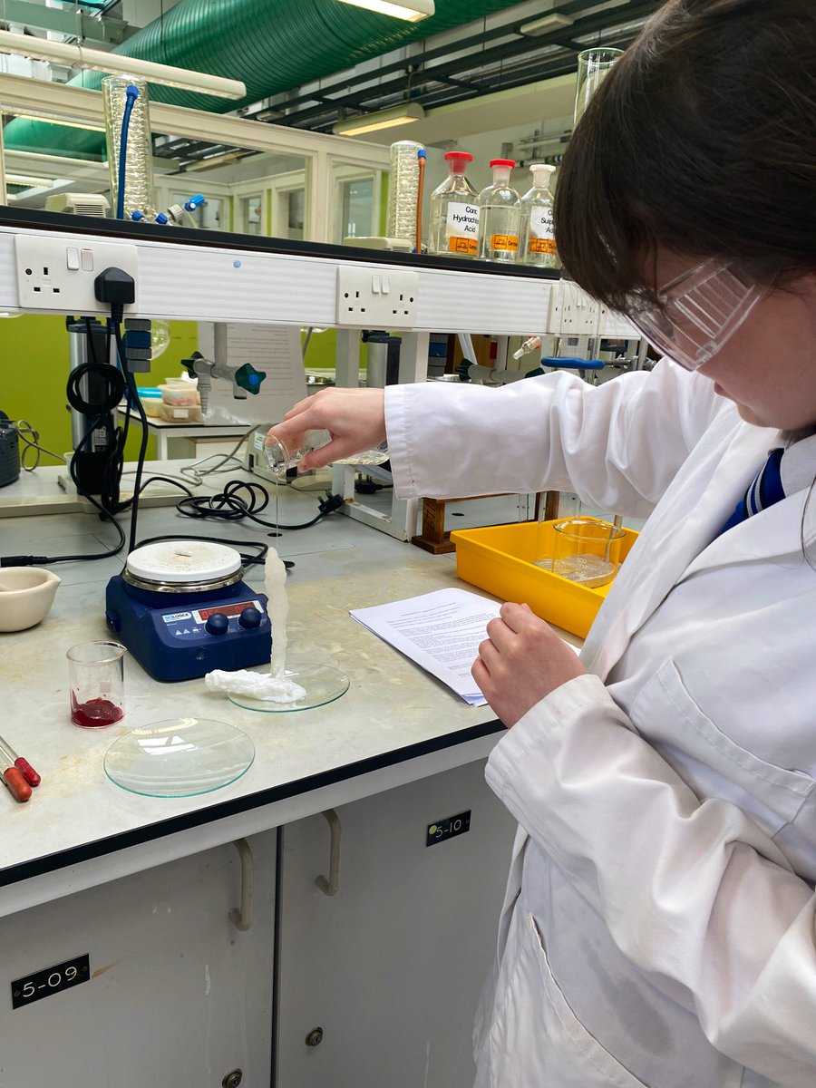 KHS_Sci's tweet photo. Our fab Higher and AH chemists visited @UniStrathclyde labs yesterday. Great work from all the groups who successfully carried out a variety of cool and colourful experiments! 🤩🧪 https://t.co/8EXFDgRMh4