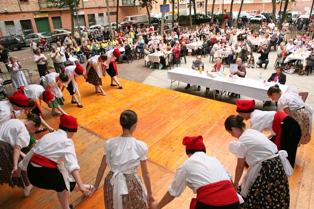 🎉 Comença la Festa Major de Paraguai-Perú!

🤹 Durant el cap de setmana el veïnat de #Provençals podrà gaudir d'una vintena d'activitats a dos espais principals: la pl. de Puigcerdà i el Camí de Ca l’Isidret.

Programa 👉 via.bcn/XamX50OIVnW 

📸 FM Paraguai-Perú (2008)