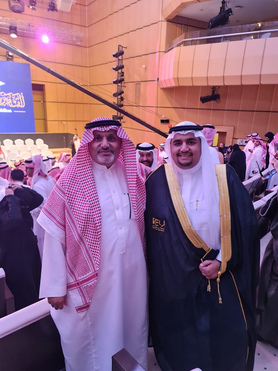 AmaMath's tweet image. بفضل الله وبحمده اليوم الخميس ٨ يونيو ٢٠٢٣ حصل ابني محمد على درجة الماجستير في علاج الجذور وعصب الاسنان 
اسأل الله أن يجعل هذه الشهادة معينه له على الطاعة وخدمة وطننا الغالي السعودية
وشكرا للدكاترة الكرام على ماقدموه
🌹🌹

@MansourAssery @AbumostafaAmmar @malobaida @3bdel_Majeed