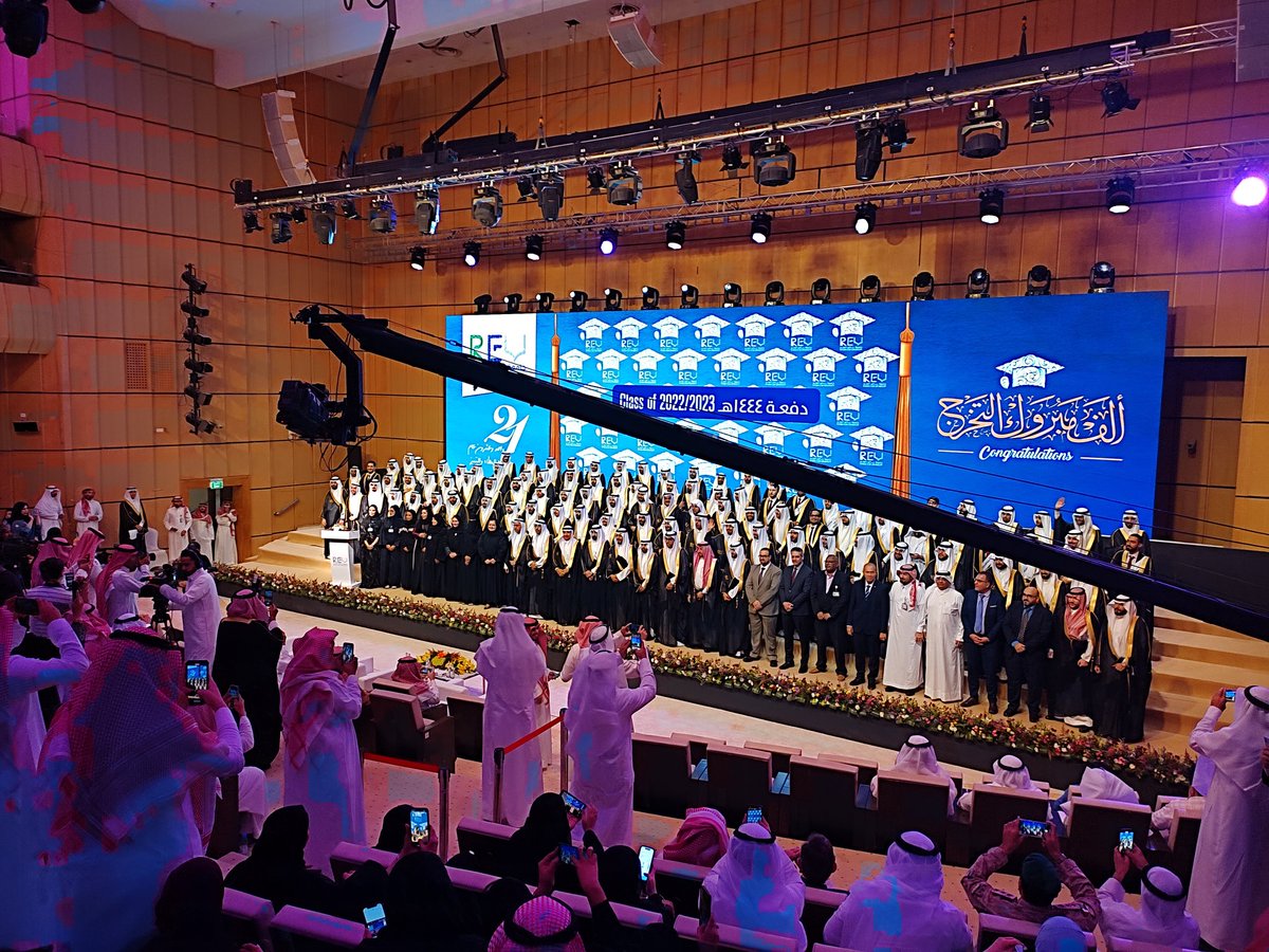 AmaMath's tweet image. بفضل الله وبحمده اليوم الخميس ٨ يونيو ٢٠٢٣ حصل ابني محمد على درجة الماجستير في علاج الجذور وعصب الاسنان 
اسأل الله أن يجعل هذه الشهادة معينه له على الطاعة وخدمة وطننا الغالي السعودية
وشكرا للدكاترة الكرام على ماقدموه
🌹🌹

@MansourAssery @AbumostafaAmmar @malobaida @3bdel_Majeed