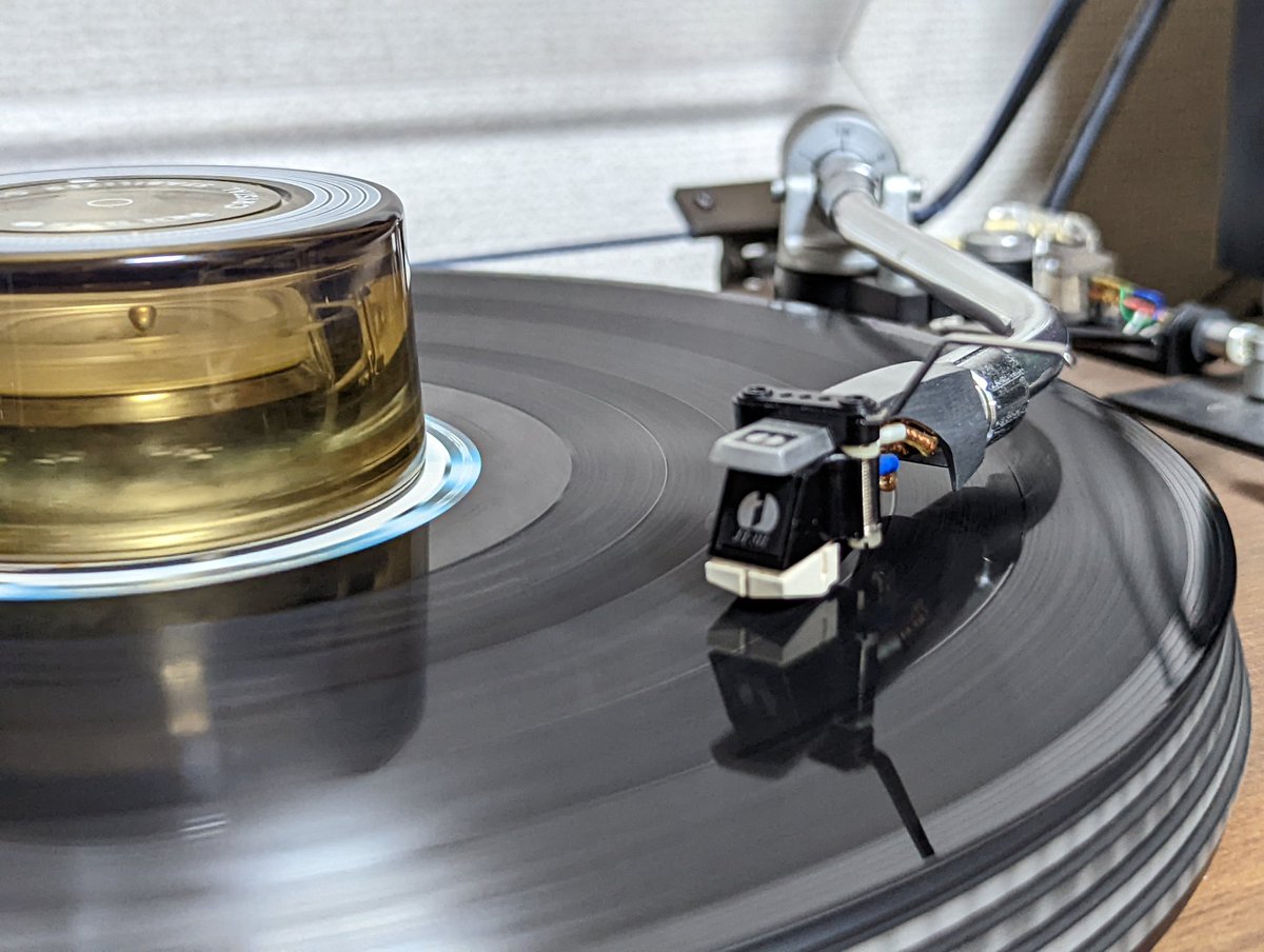 19600120g's tweet photo. このカートリッジは、ＪＴ３１１といい、ナガオカのジュエルトーンというレコード針の４０年前のものです。当時としてはスリムなデザインです。音は、今でも中々の実力があり低域がしっかり、中高域は、以外と伸びがあります。 https://t.co/8JWORfAQvc