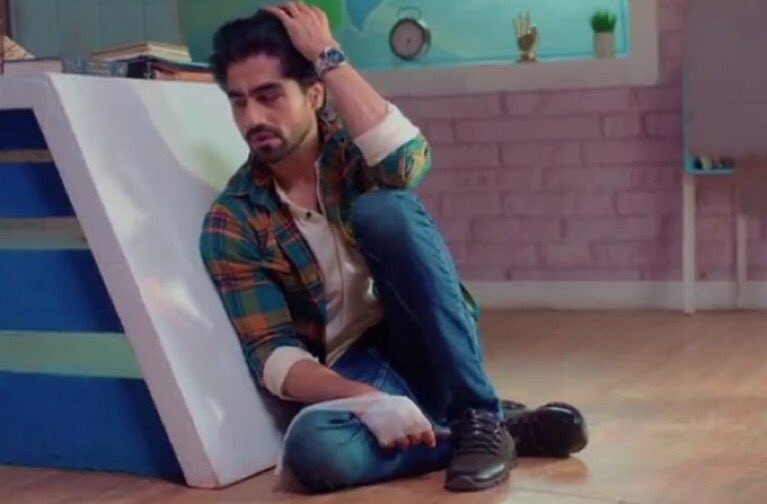 hcmyworld's tweet photo. The guy she met                   The guy she made   

#yrkkh https://t.co/RdMVqioZF1
