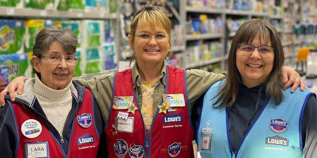 Happy #NationalBestFriendsDay! 

Tag your besties and show them some 💙
#LowesLife