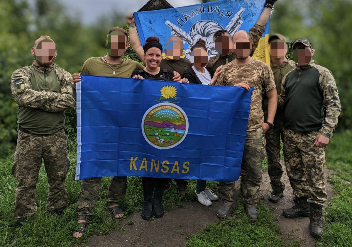 Hey, Davie. Here's me on the frontline last week. That particular day was relatively quiet because it was raining and apparently terrorists don't terrorize when it's raining.

We can do both. 🖕😉

#NAFO #Fellas #RussiaIsLosing