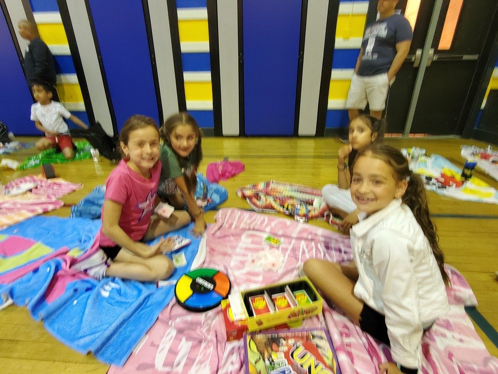 JohnnyCougar's tweet photo. Second Grade had so much fun at their annual End Of The Year Picnic yesterday.   It was filled with food, sweets, and fun time with parents playing games together. https://t.co/Kkn8XXcLD6