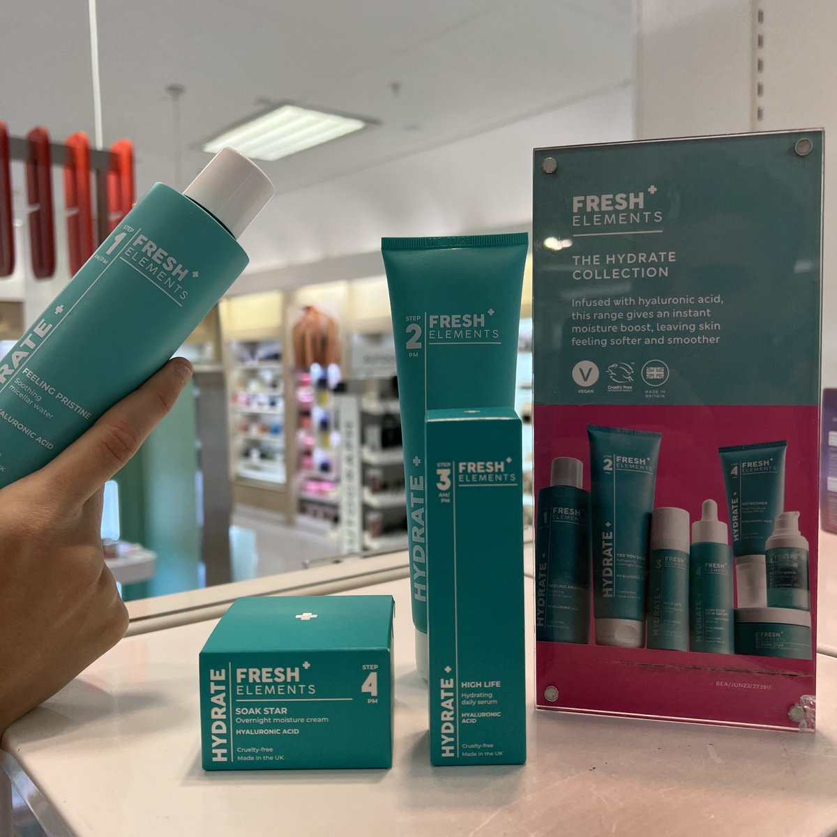 ChesterBID's tweet photo. Meet @marksandspencer's new #FreshElements collection
🍊GLOW #tiredskin
💦 HYDRATE #thirstyskin
🌸 CLARIFY #troublesomeskin 

Luka fell for the Clarify Skin-Perfecting Jelly Cleanser after brilliant advice froom Anne! 😍

📍Foregate Street
🛍️ Accepts #ChesterGiftCard

#Chester https://t.co/R89BrzG43N